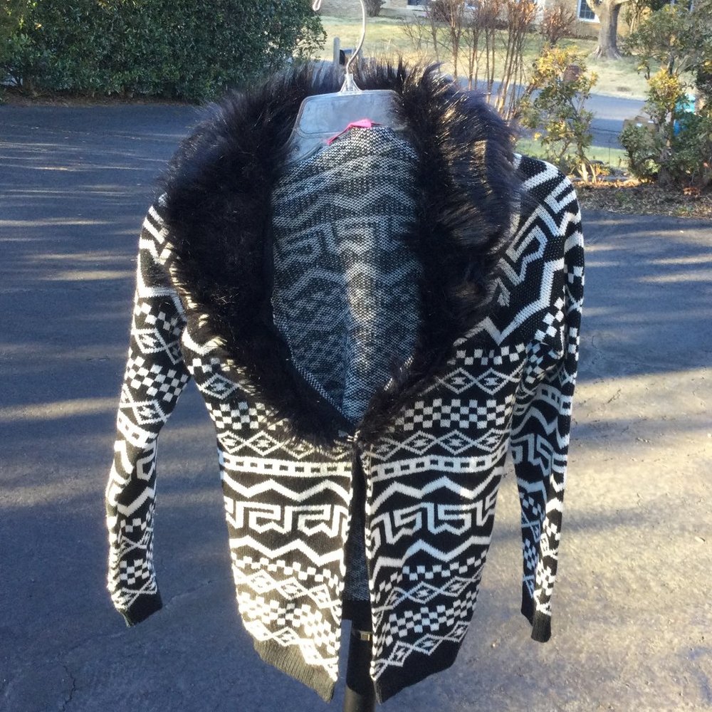 Rebelliouys One Faux Fur Collar Black-White Cardigan